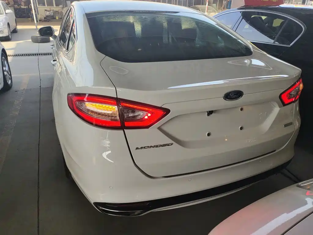 Ford Mondeo — миниатюра 6