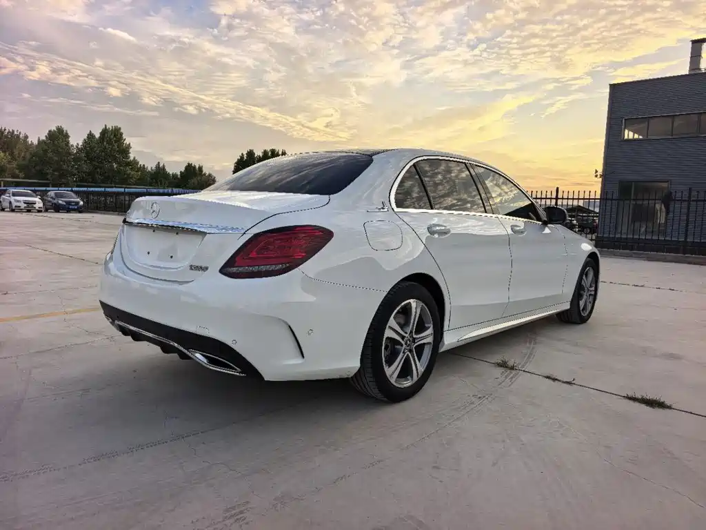 Mercedes-Benz C-Class — миниатюра 6
