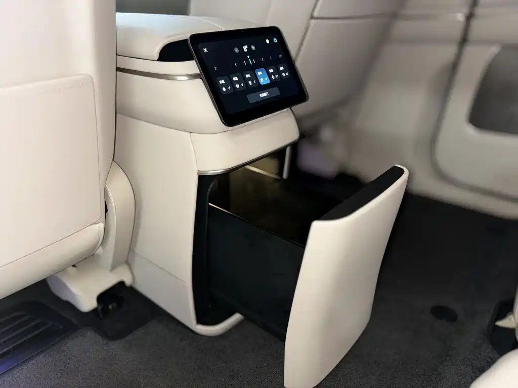 NIO ES8 — миниатюра 9