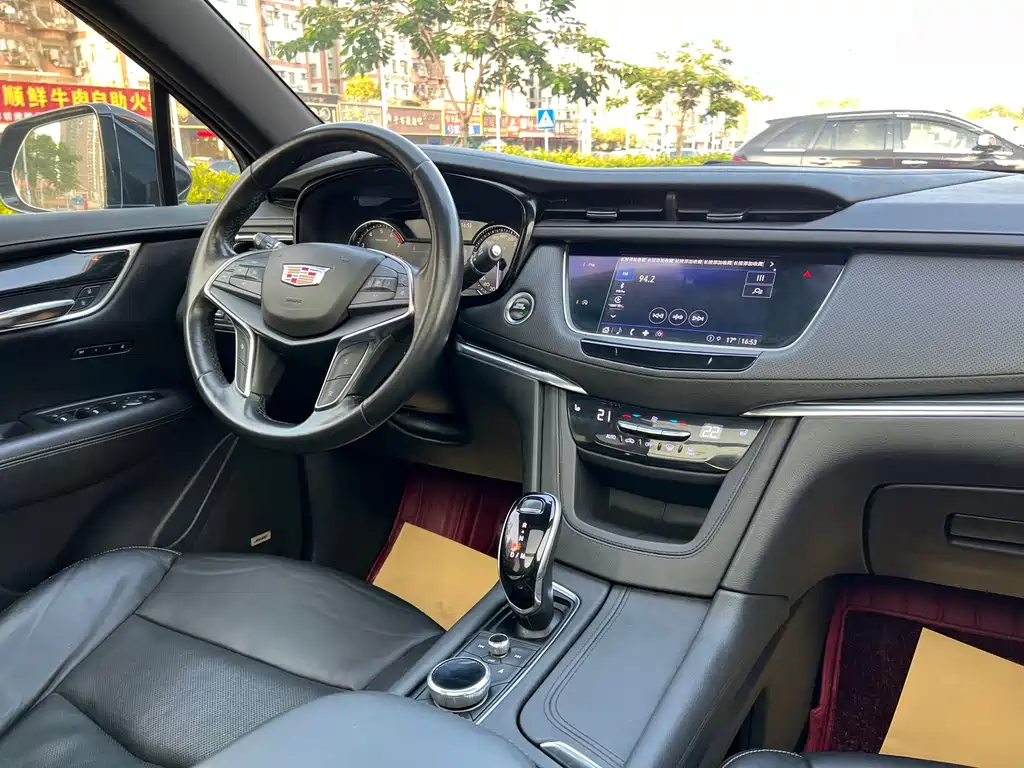 CADILLAC XT5