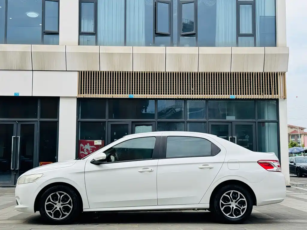Peugeot 301 1.6L Auto Comfort Edition, фото 4