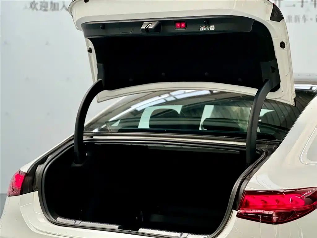 Mercedes-Benz EQE 2025 500 4MATIC Luxury