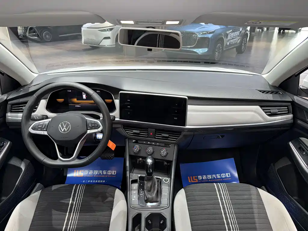 Volkswagen Bora 2023 200TSI DSG