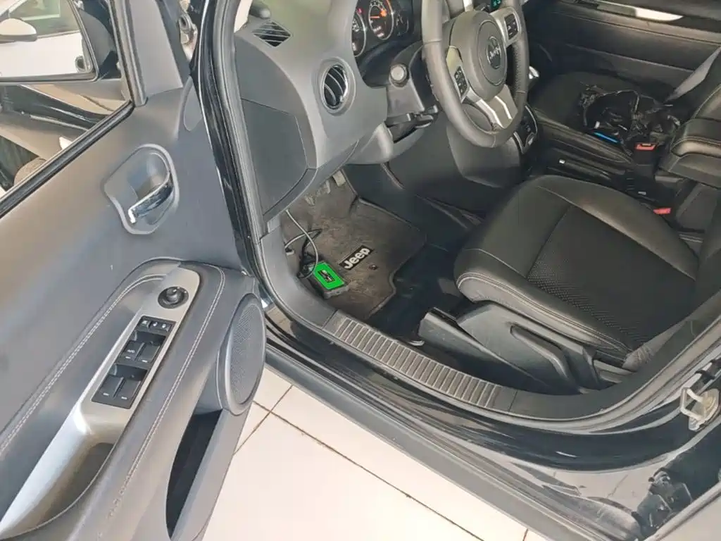 Jeep Compass (Import) — миниатюра 16