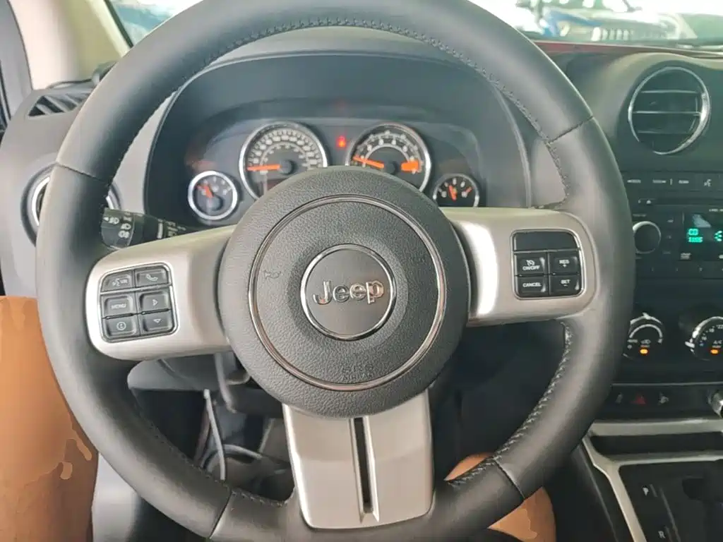 Jeep Compass (Import) — миниатюра 11