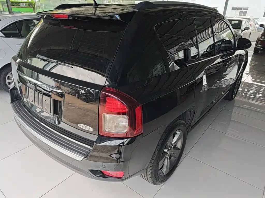 Jeep Compass (Import) — миниатюра 7