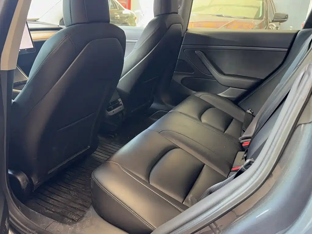 Tesla Model 3 — миниатюра 13