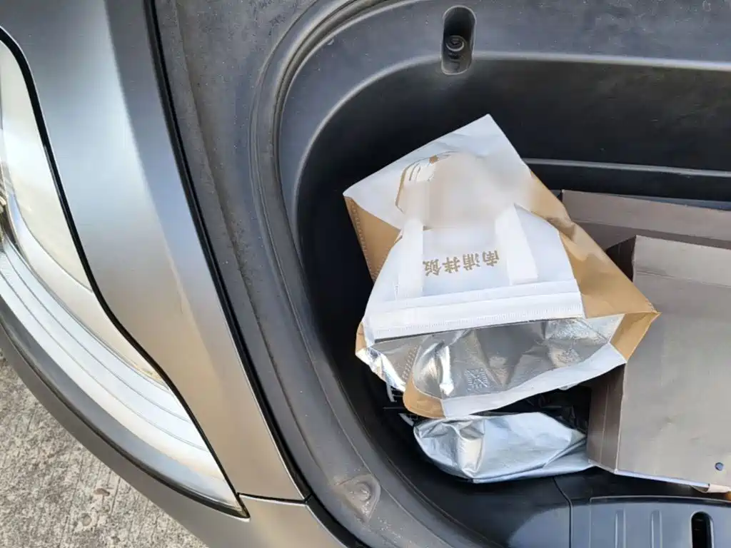 Tesla Model 3 — миниатюра 21