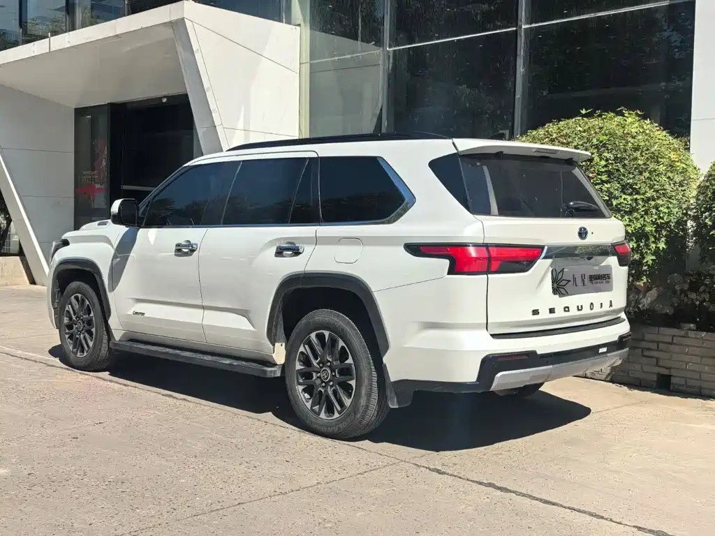Toyota Sequoia — миниатюра 3