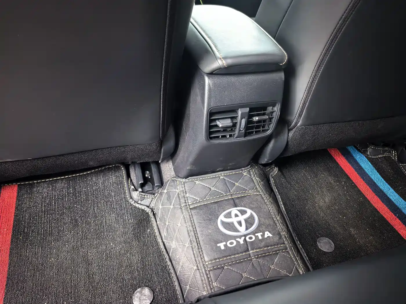 Toyota Corolla 2026 Белый из Китая