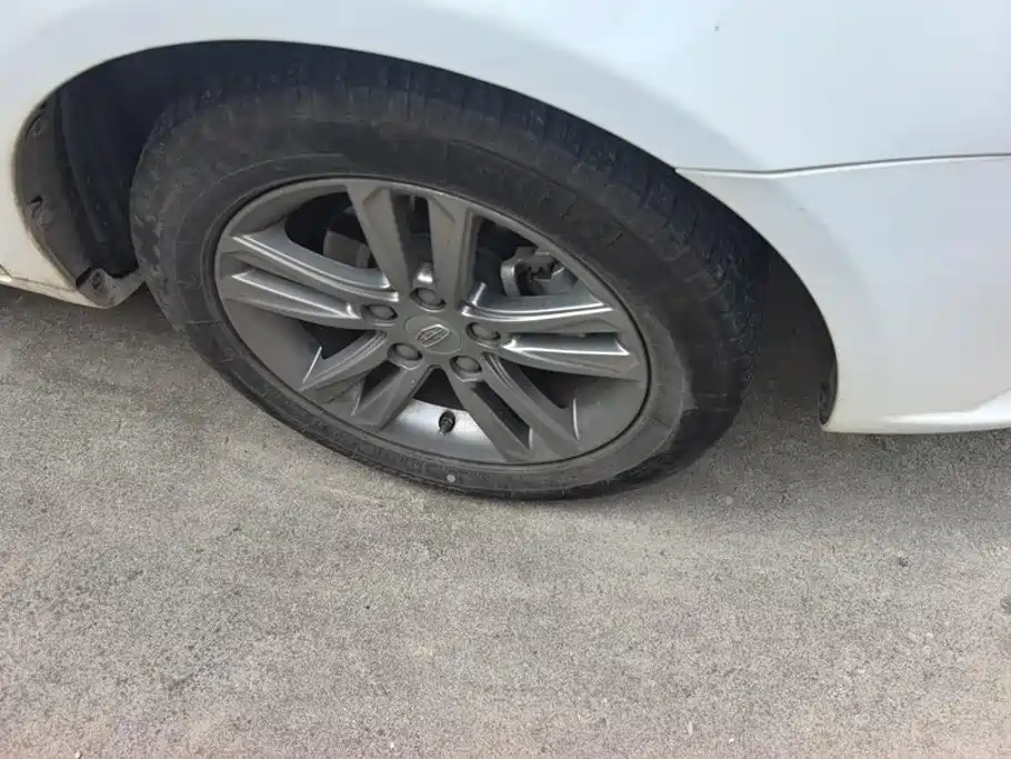 Geely Emgrand — миниатюра 6