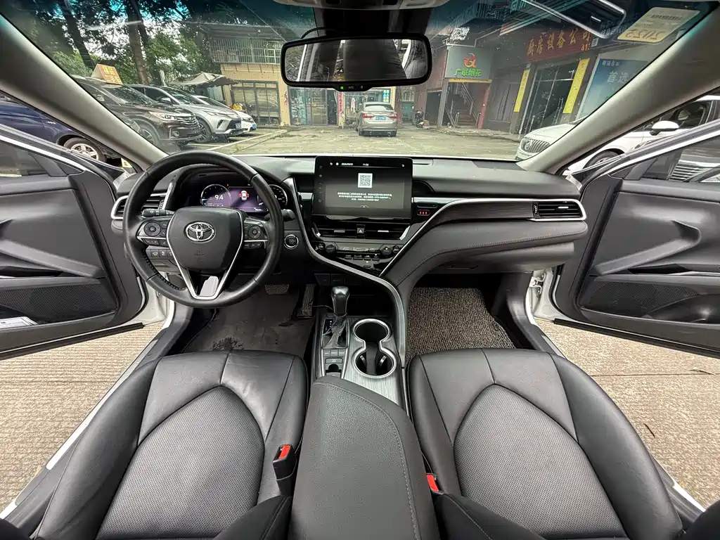 Toyota Camry — миниатюра 11