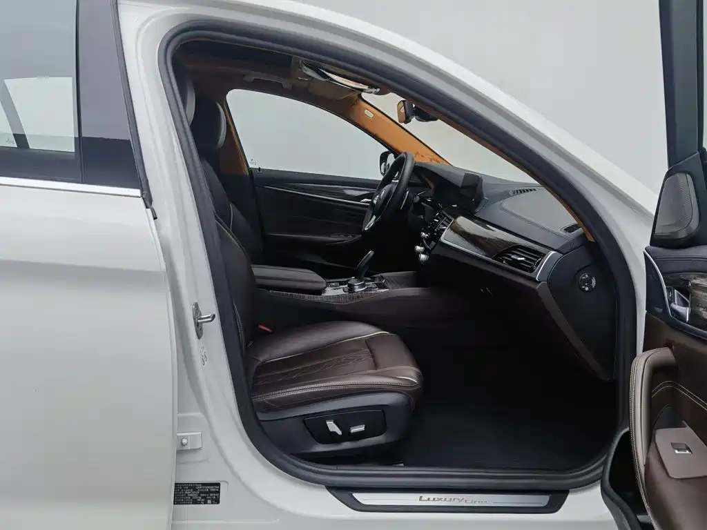 BMW 5 Series — миниатюра 23