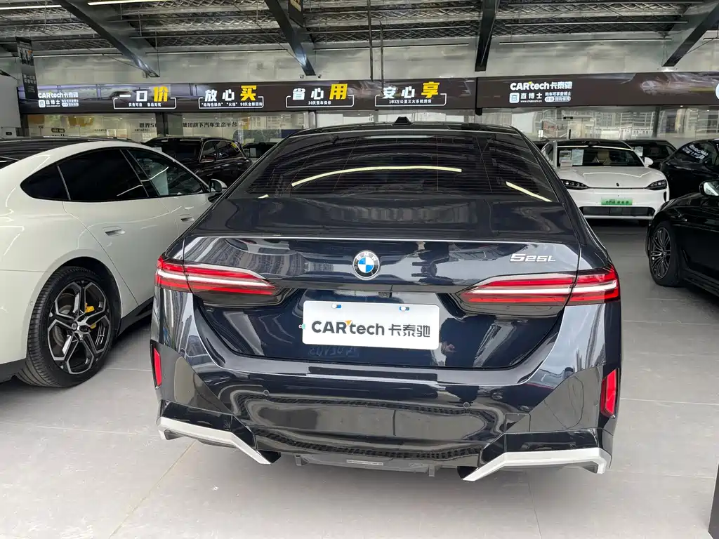 BMW 5 Series — миниатюра 12