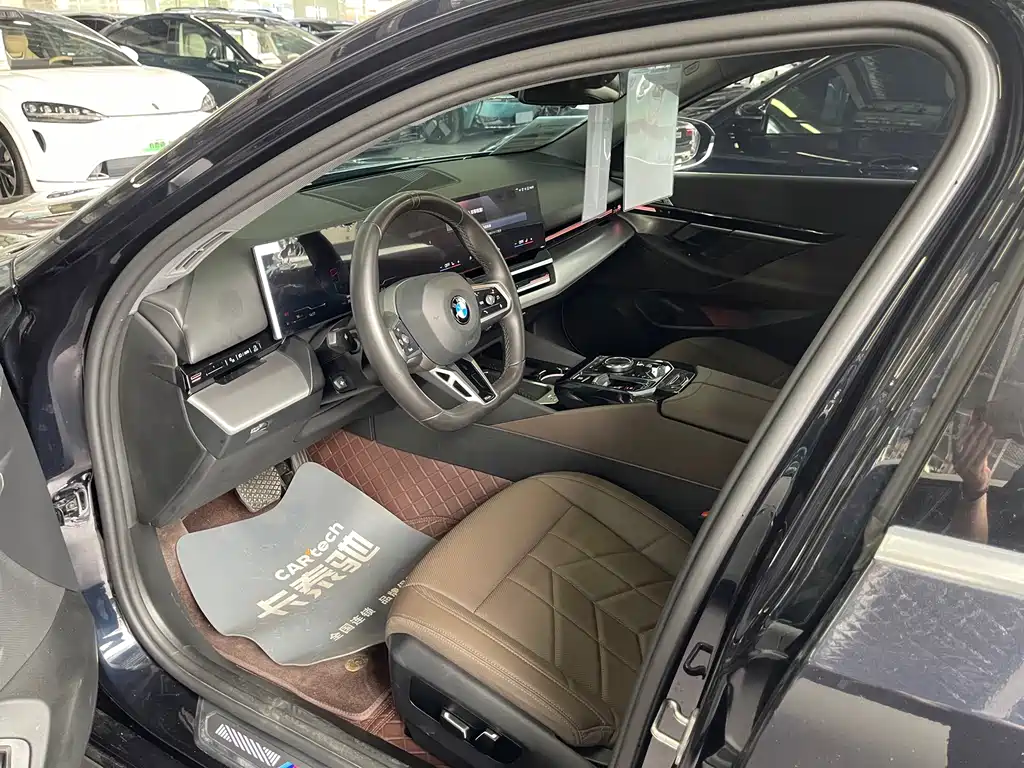 BMW 5 Series — миниатюра 6