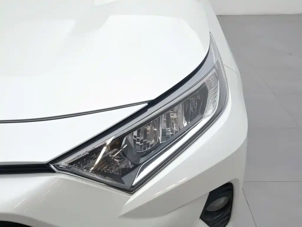 Toyota RAV4 — миниатюра 7