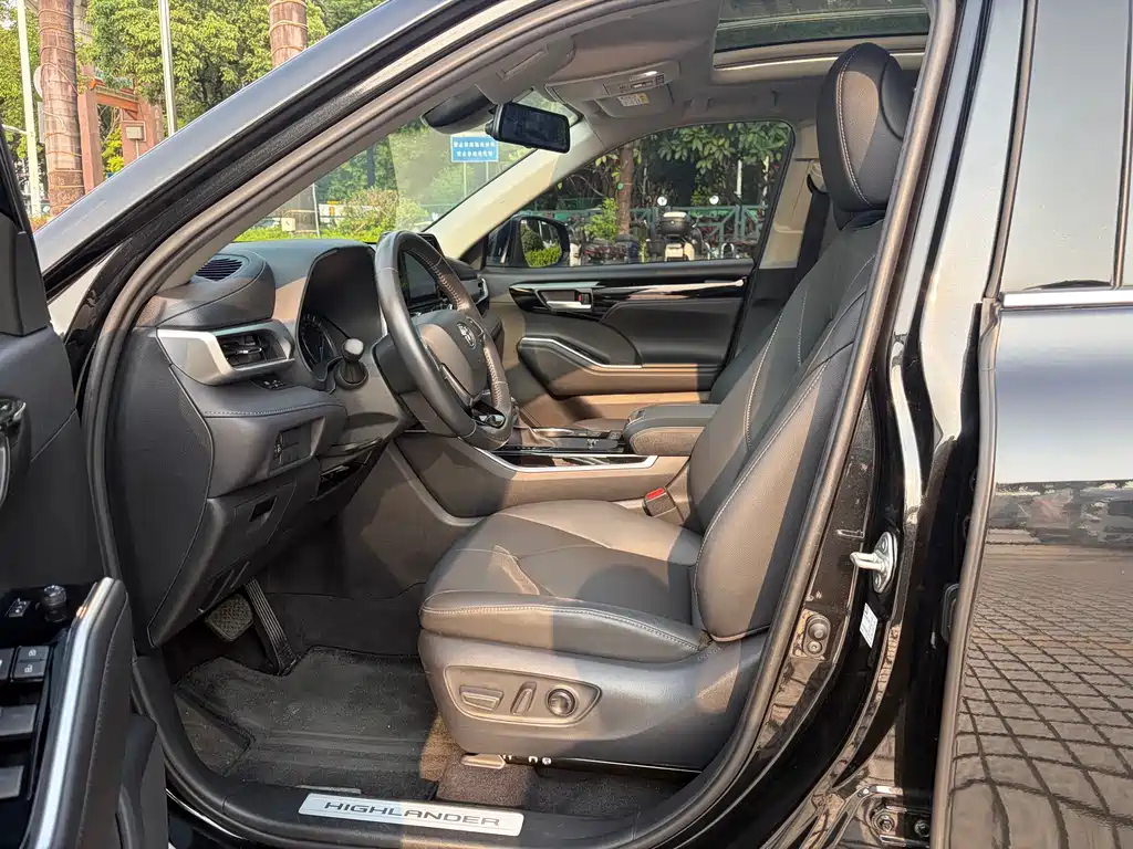 Toyota Highlander — миниатюра 9