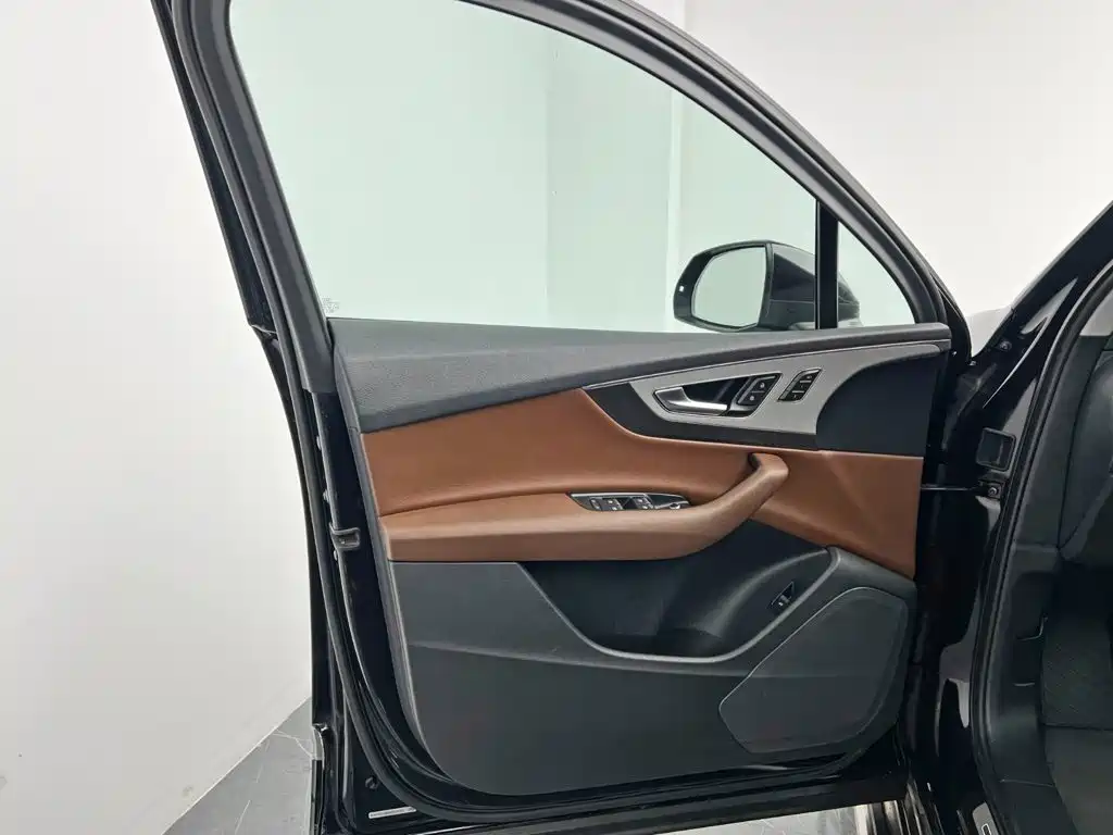 Audi Q7 — миниатюра 13