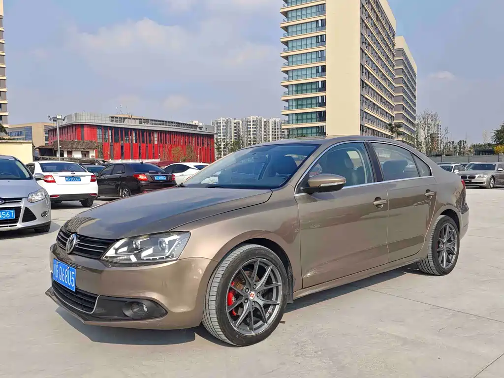Volkswagen Sagitar 2014