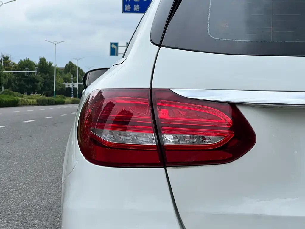Mercedes-Benz C-Class (Import) — миниатюра 7