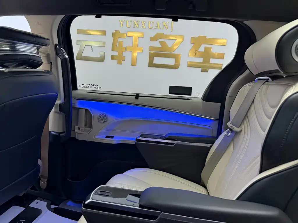 Toyota Granvia — миниатюра 26
