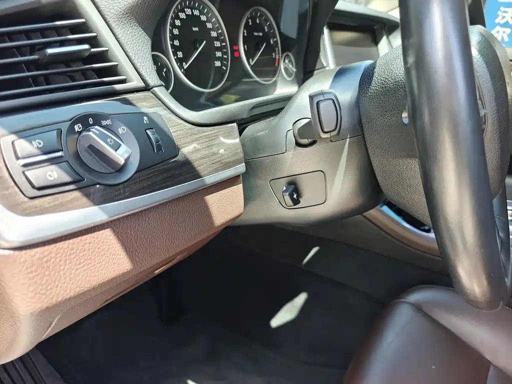 BMW 5 Series — миниатюра 7