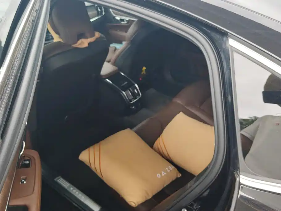 Volvo S90 — миниатюра 11