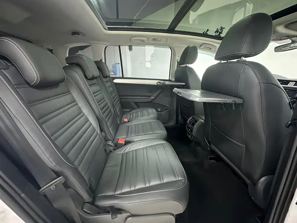Volkswagen Touran — миниатюра 24