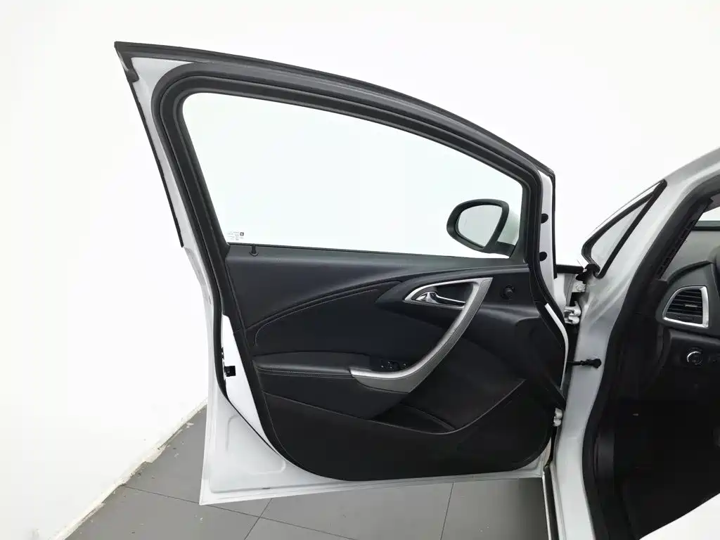 Buick Excelle — миниатюра 8