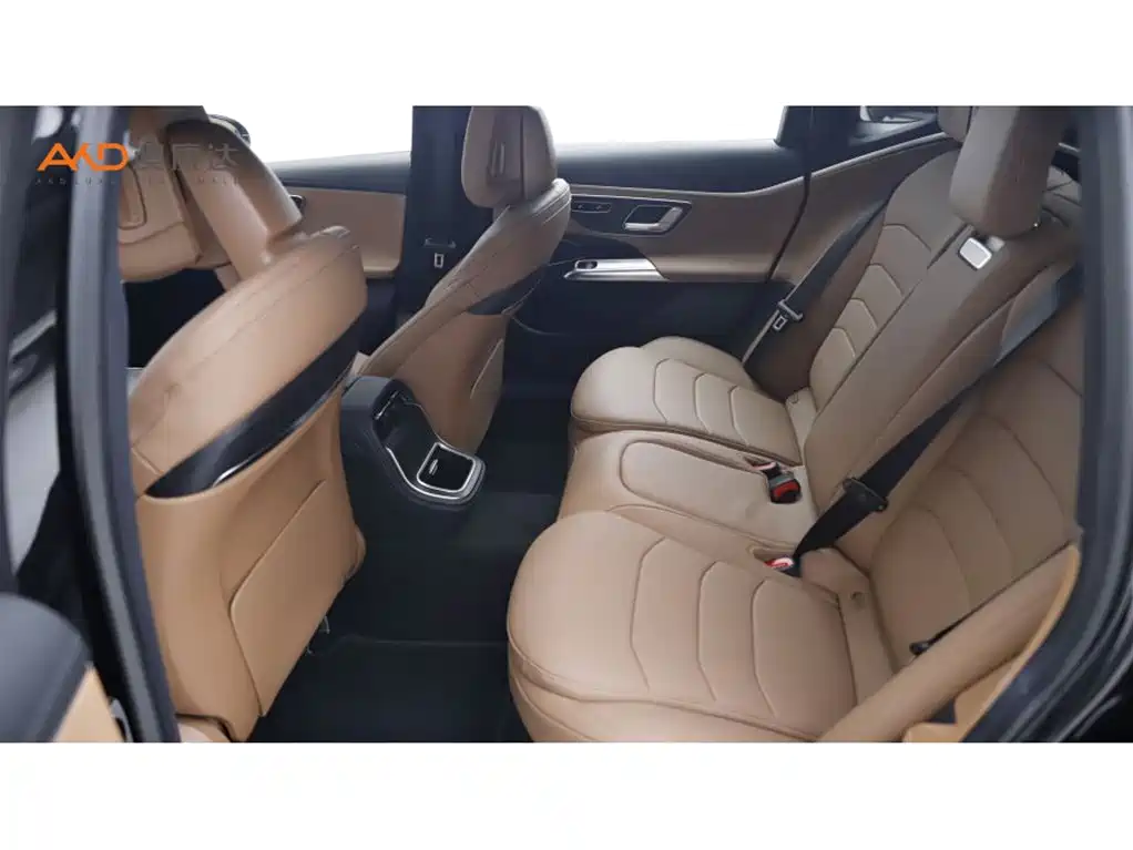 Mercedes-Benz E-Class — миниатюра 7