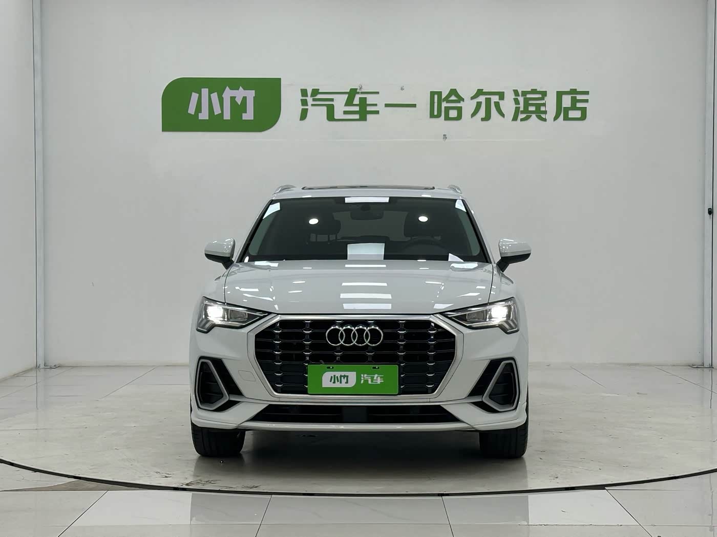 Audi Q3 1.4 л 2023 г. Белый, пробег 28000 км