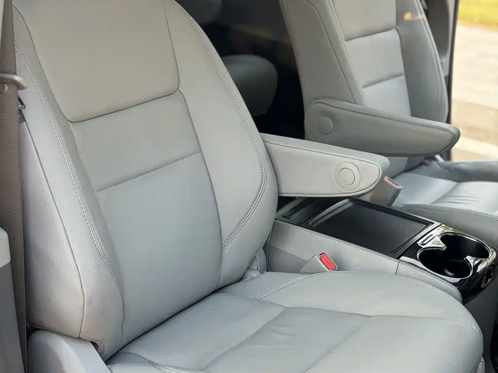 Toyota Sienna — миниатюра 13