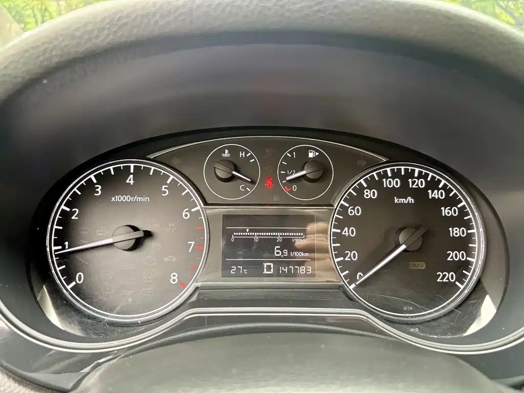 Nissan Tiida — миниатюра 10