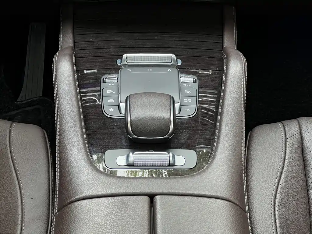 Mercedes-Benz GLS — миниатюра 13
