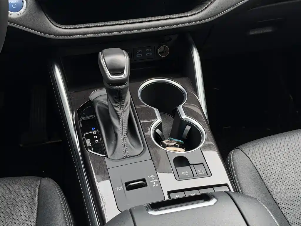 Toyota Crown Kluger — миниатюра 13