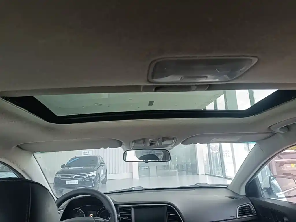 Hyundai Elantra — миниатюра 18