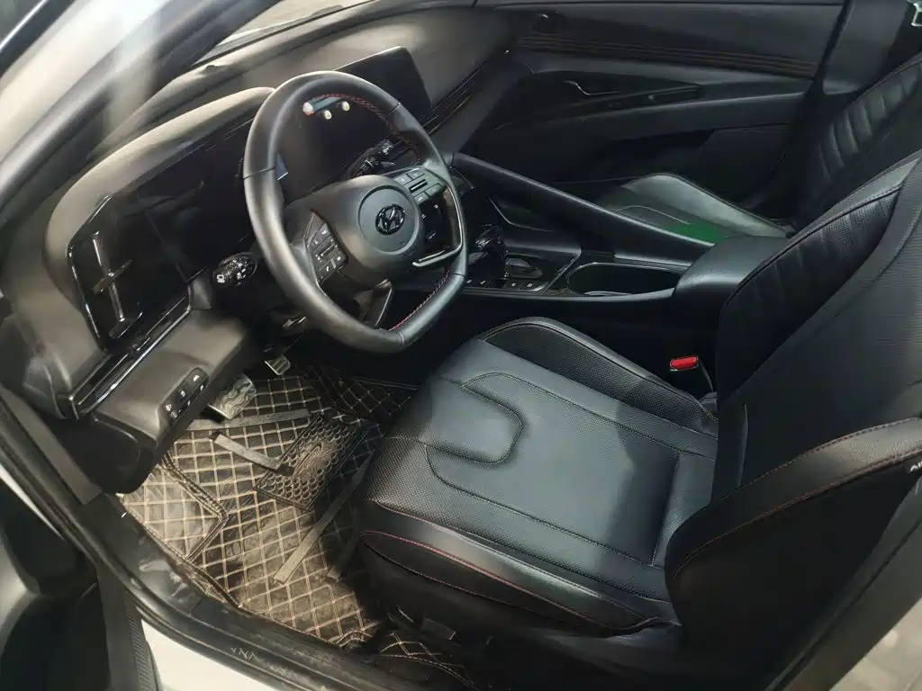 Hyundai Elantra — миниатюра 13