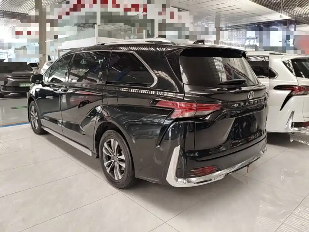 Toyota Granvia — миниатюра 23