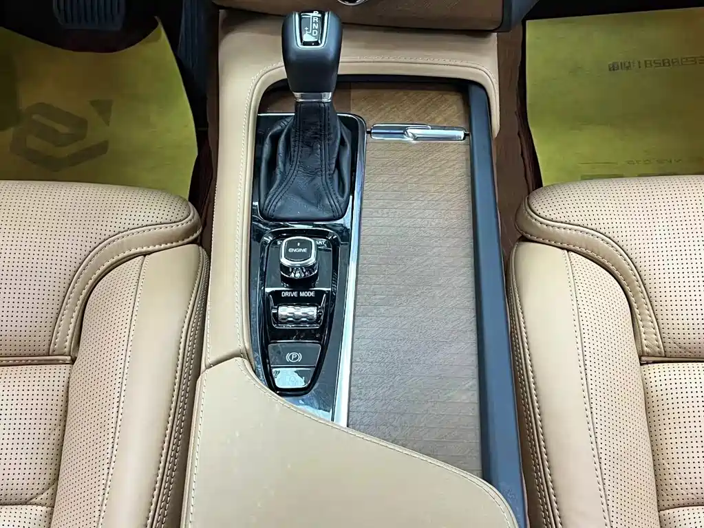 Volvo XC90 — миниатюра 28