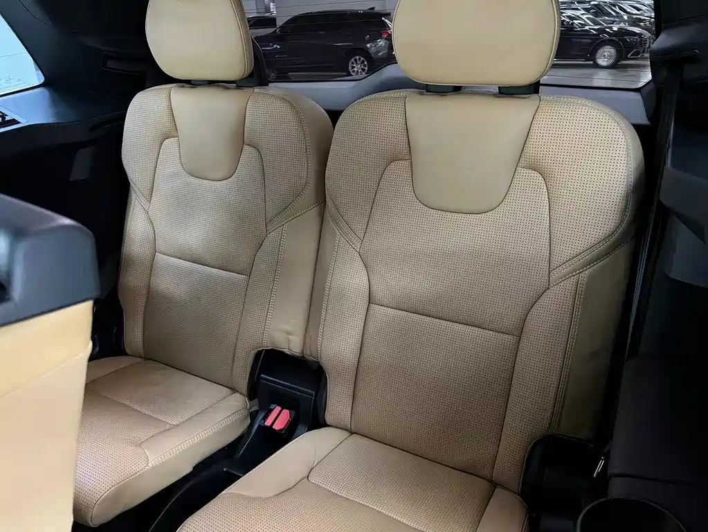 Volvo XC90 — миниатюра 19