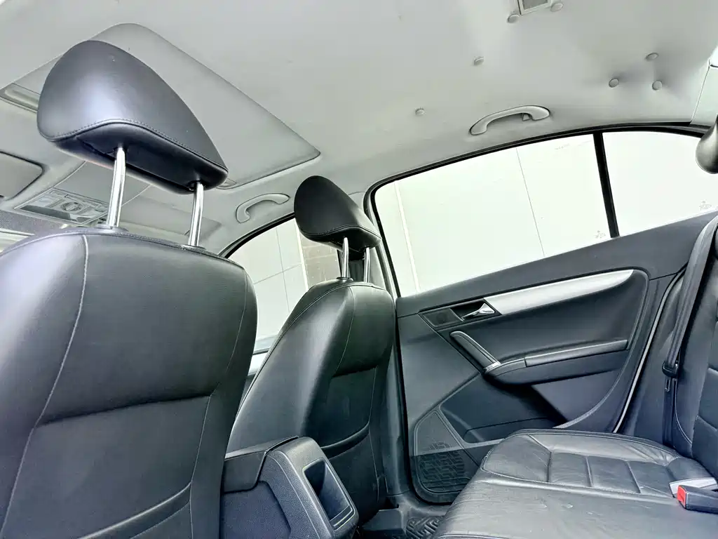 Volkswagen Lavida — миниатюра 9