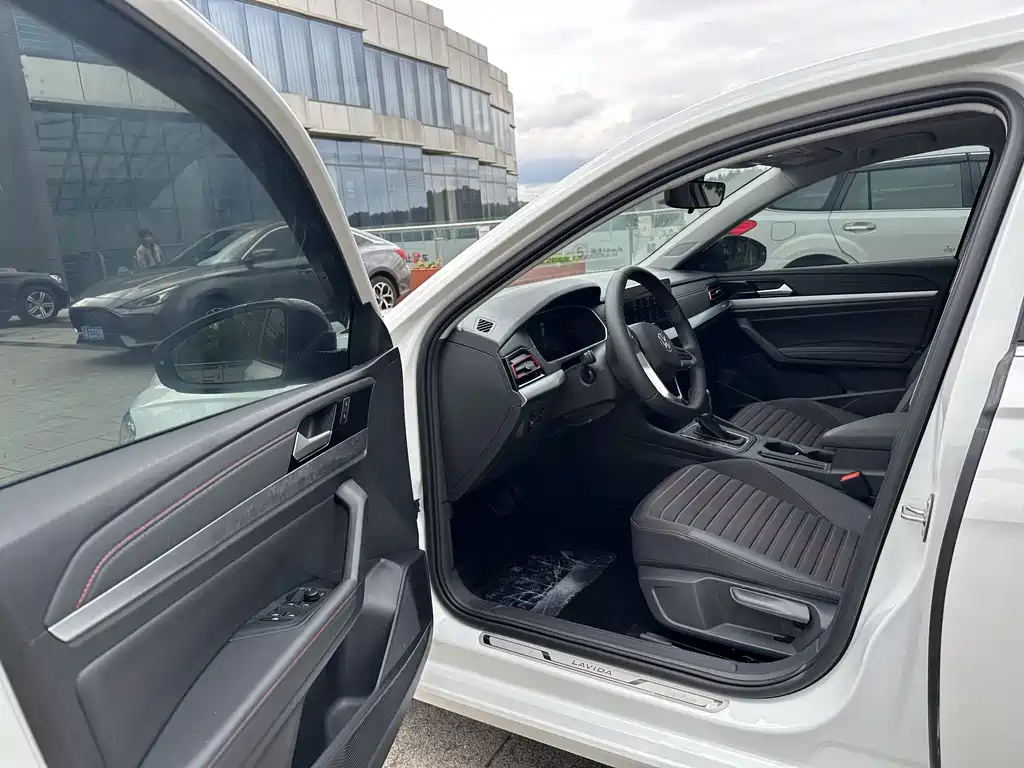 Volkswagen Lavida — миниатюра 13