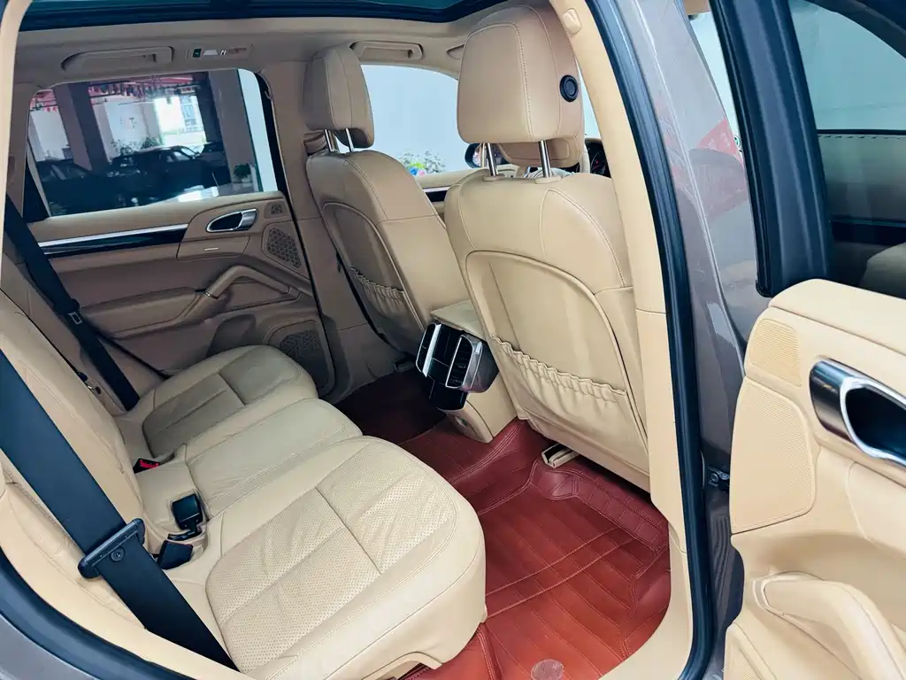 Porsche Cayenne — миниатюра 8
