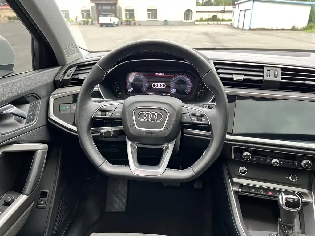 Audi Q3 — миниатюра 10