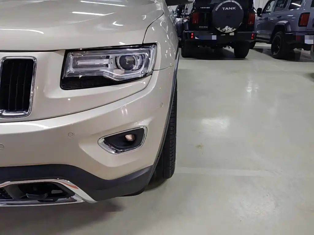 Jeep Grand Cherokee (Import) — миниатюра 24