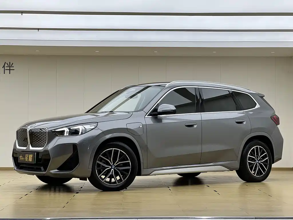 BMW iX1