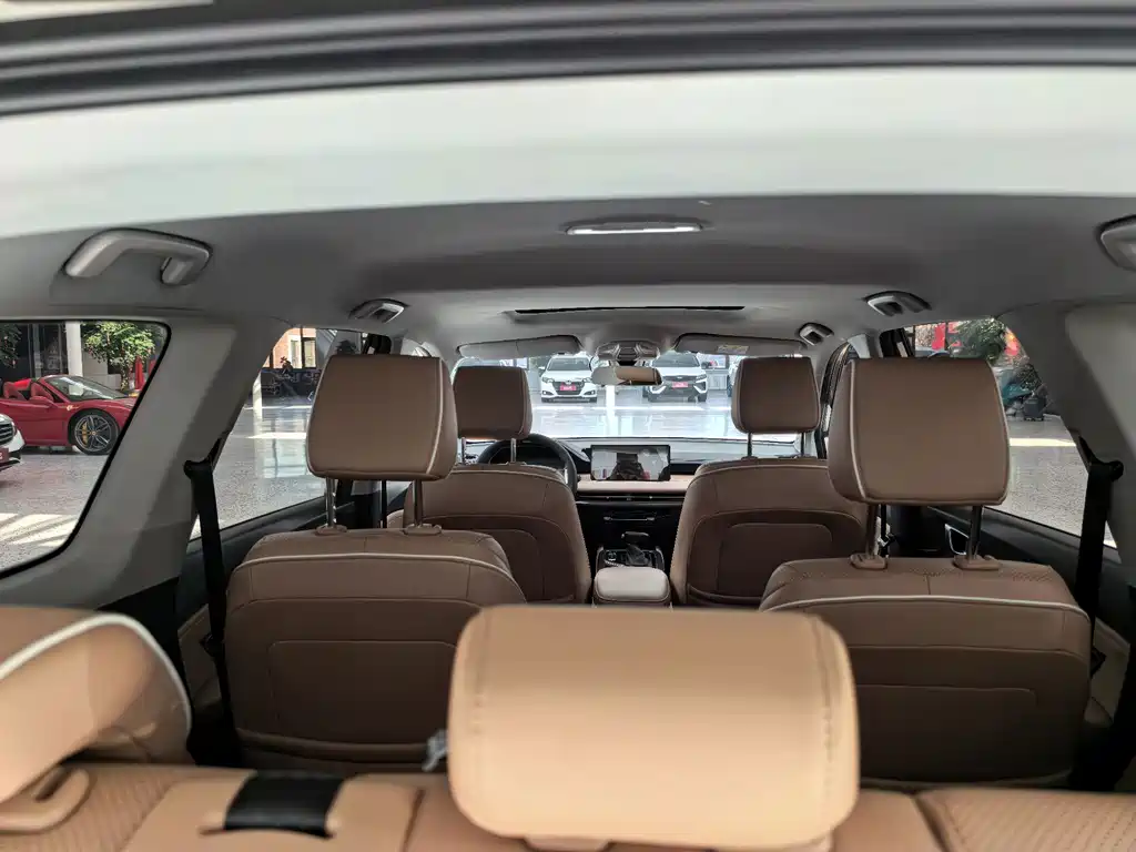 Wuling Jiachen — миниатюра 12