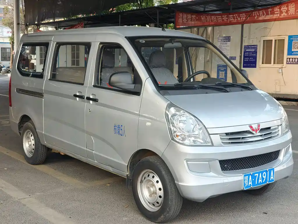 Wuling RongguangS S 2021 1.2L 5 местLSI