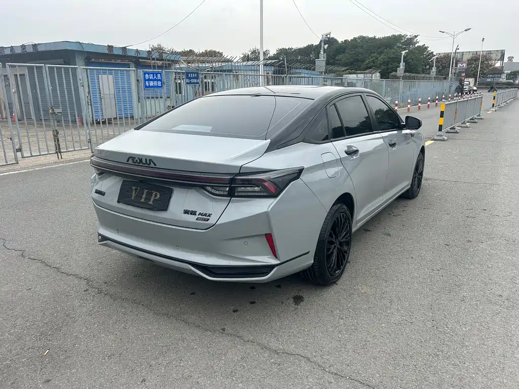 DONGFENG YI HYUN MAX