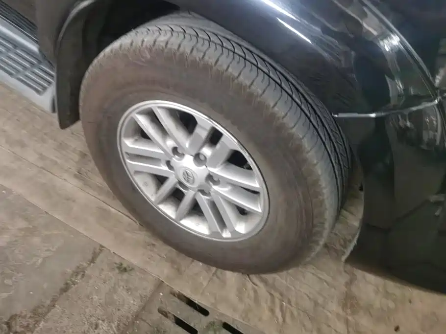 Toyota Fortuner — миниатюра 6